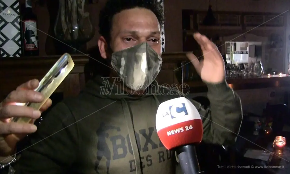 Le lacrime e la rabbia di Francesco: «Vi racconto come il Covid ha distrutto la mia vita» - Video