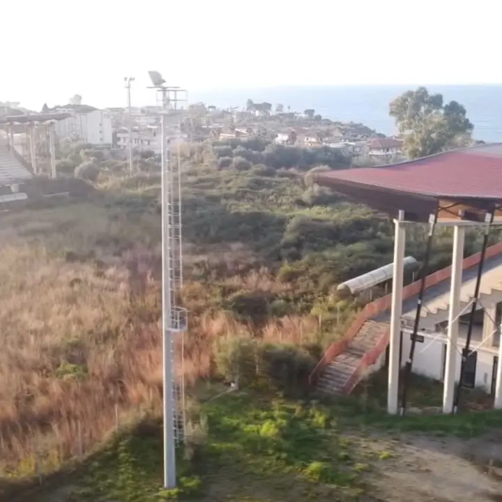 Stadio di Tropea: la grande incompiuta da 6,5 milioni di euro costruita sulla falda acquifera e abbandonata da 20 anni nel degrado - VIDEO