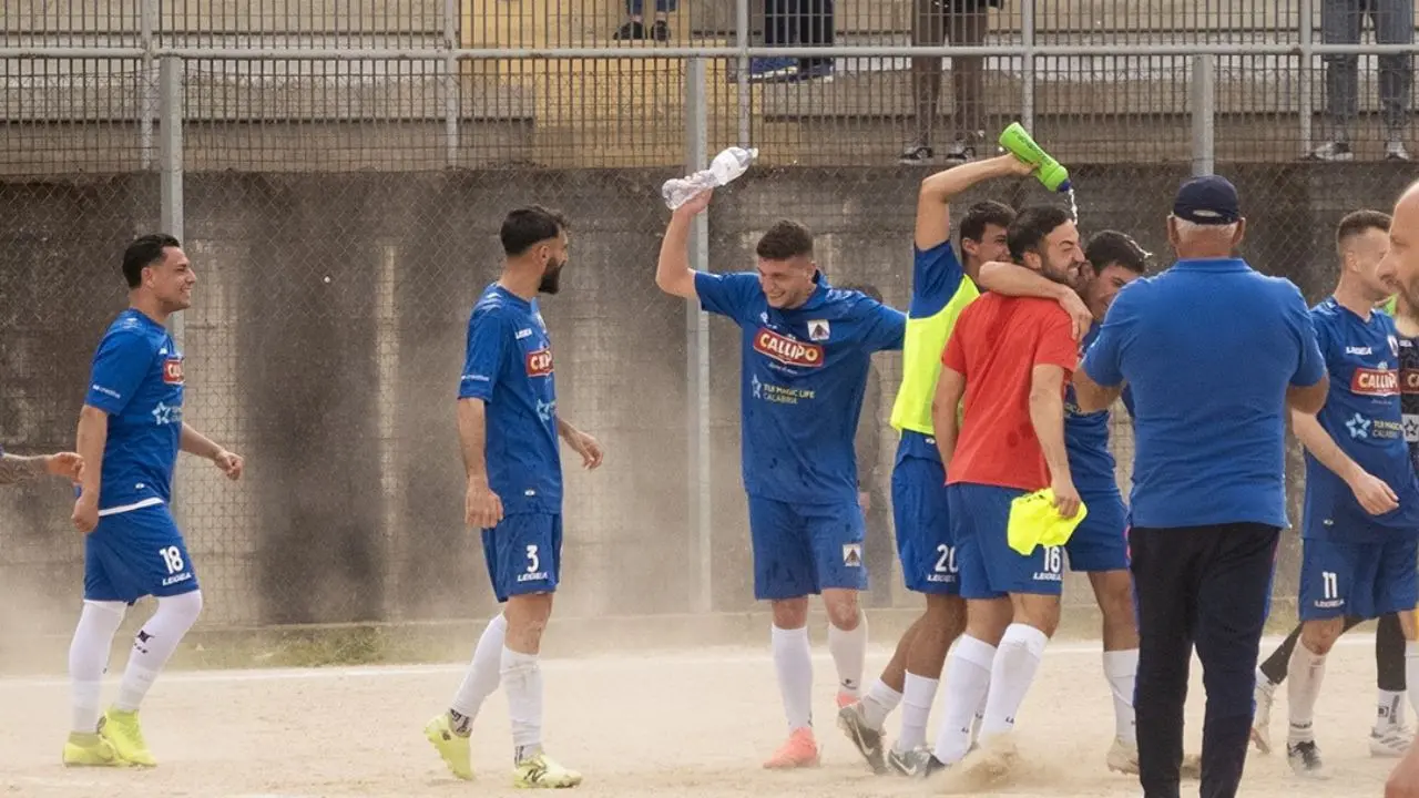 Prima Categoria, sesta vittoria consecutiva per l’Asd Pizzo e adesso il sogno Promozione è a 90 minuti. Punti salvezza per l’Asd Fabrizia sul campo della Stella Mileto
