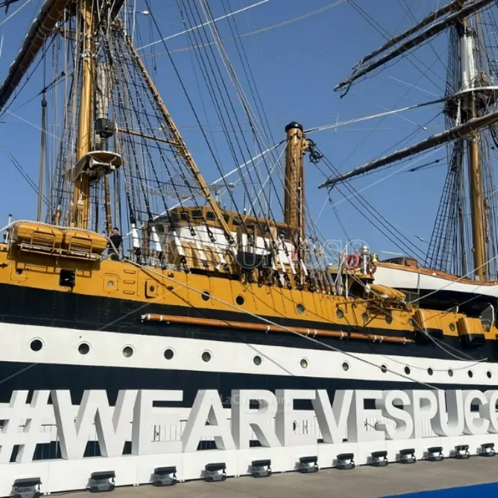 L’Amerigo Vespucci arriva a Reggio Calabria, la nave più bella al mondo ritorna nella città dello Stretto dopo tre anni