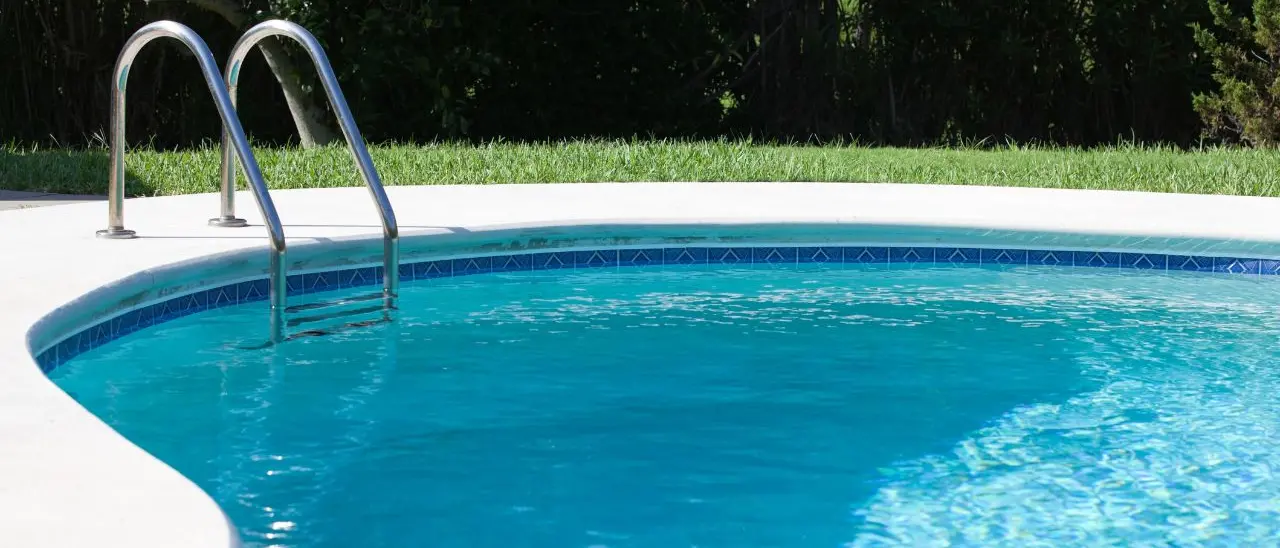 Arriva l’estate: a Drapia si riempiono le piscine, si annaffiano i giardini e l’acqua nelle case non arriva più