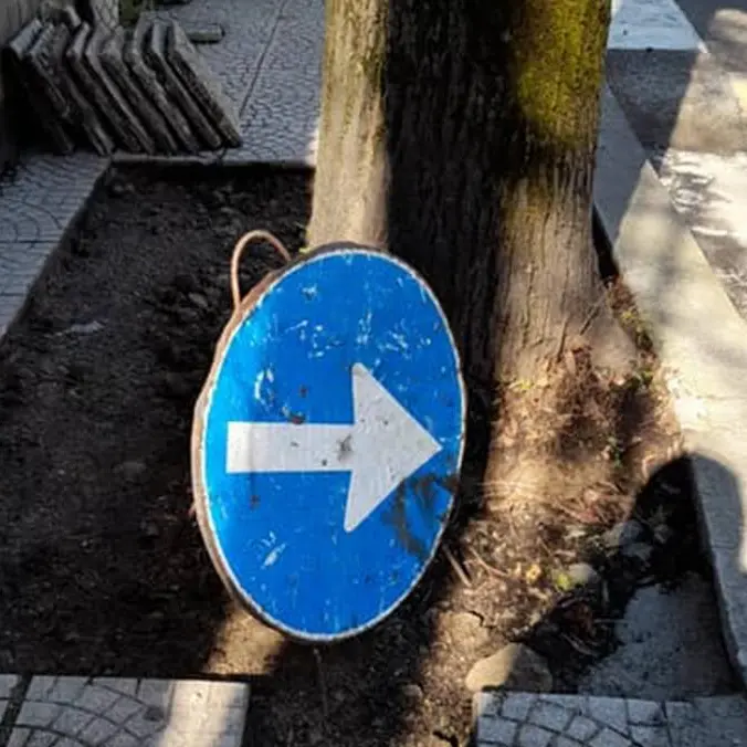 Vergogna: a Vibo c’è chi ruba anche le piastrelle dei marciapiedi!