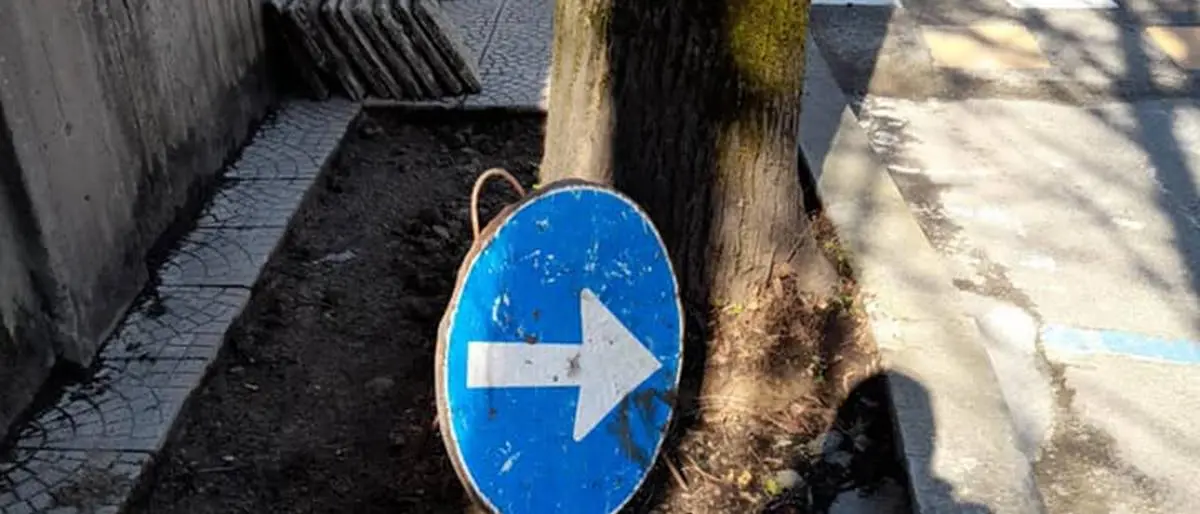 Vergogna: a Vibo c’è chi ruba anche le piastrelle dei marciapiedi!