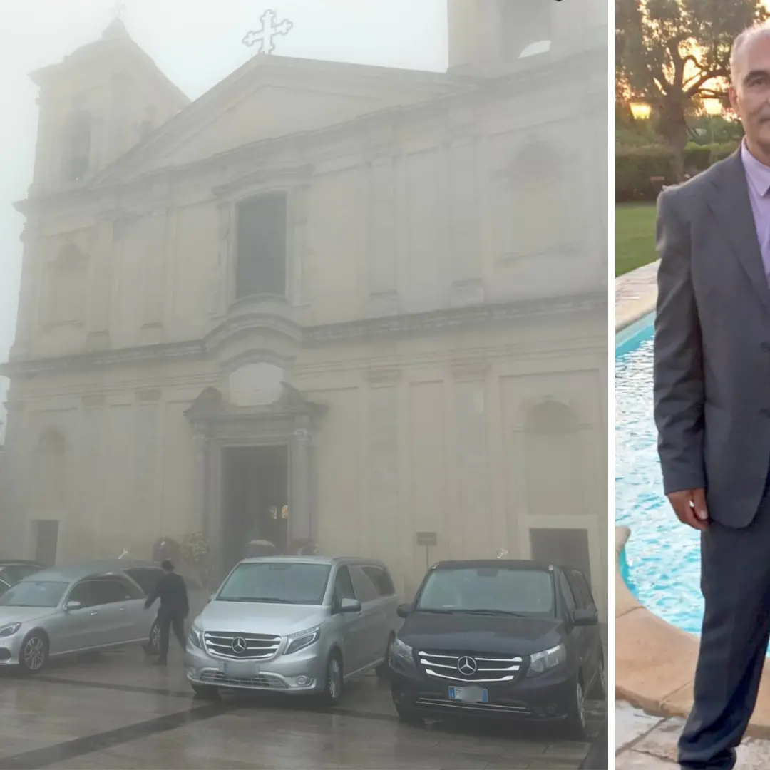Vibo avvolta dalla nebbia dà l'ultimo saluto alla coppia morta nell'incidente sulla Strada dei due mari: Duomo gremito per i funerali