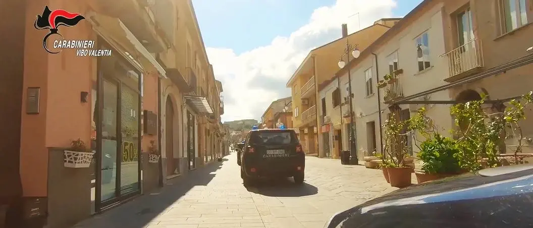 “Diacono”, l’indagine si allarga: sequestrati documenti all’Ufficio scolastico di Vibo - Video