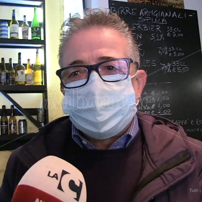 Sul lastrico per i mancati ristori, in sciopero della fame da 5 giorni: ora gli staccano il gas