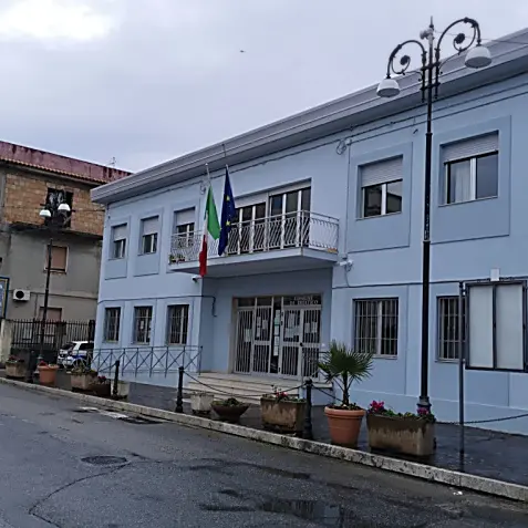 Briatico, bandiere a mezz’asta in memoria delle vittime di mafia