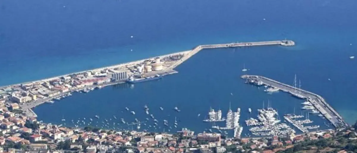 Il sottosegretario Dalila Nesci in visita al porto di Vibo Marina