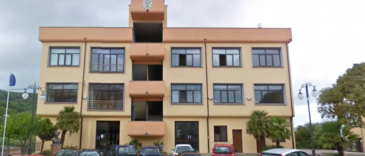 Maierato, lavori commissionati per telefono: si infiamma il dibattito politico