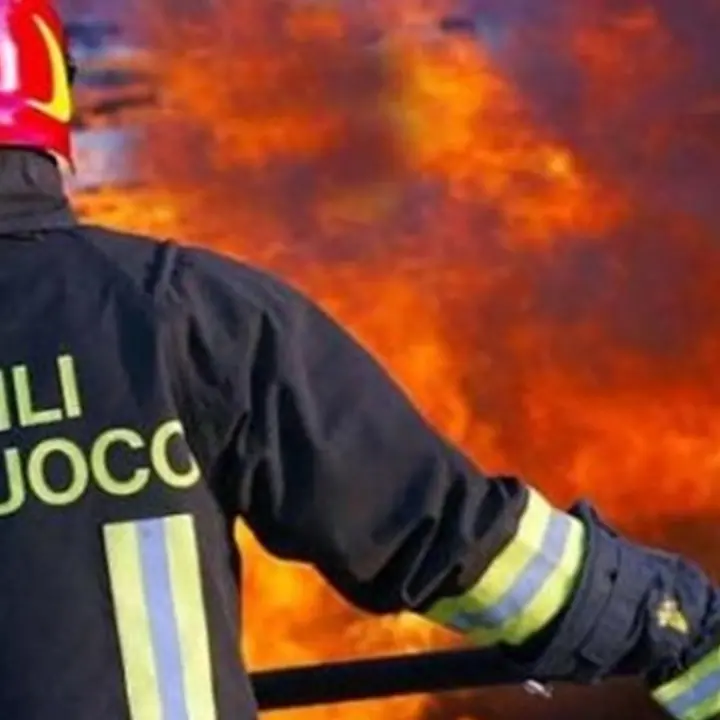 Emergenza incendi nel Vibonese, in arrivo rinforzi dalla Toscana. Situazione critica anche nel Cosentino