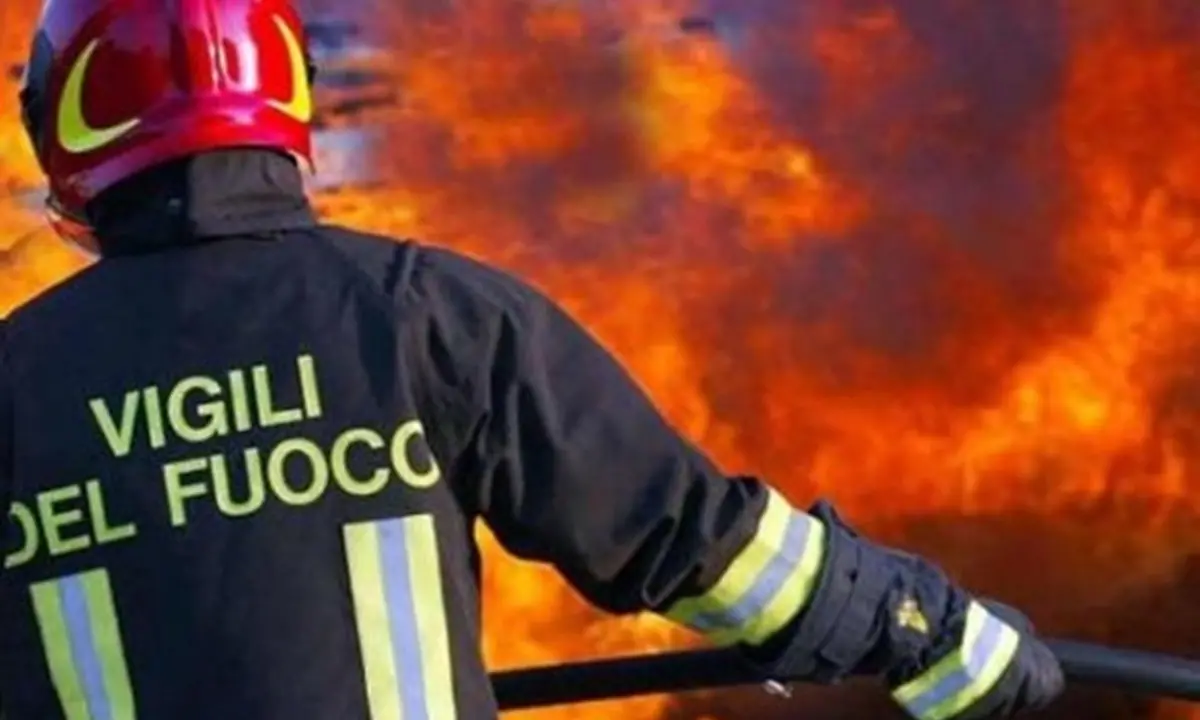Acquaro, esplode il forno a gas in una nota pasticceria: un ferito lieve