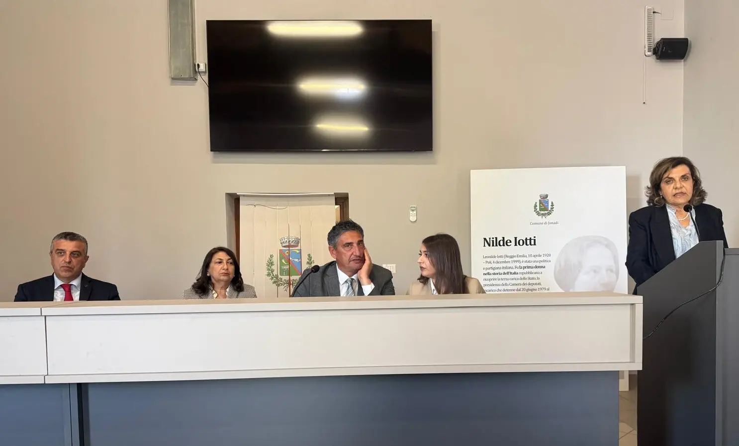 Jonadi, grande partecipazione alla cerimonia di intitolazione della sala conferenze di Vena a Nilde Iotti