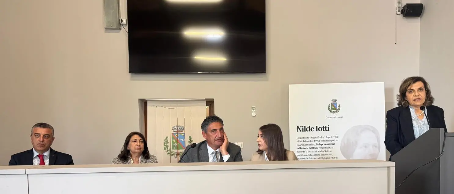 Jonadi, grande partecipazione alla cerimonia di intitolazione della sala conferenze di Vena a Nilde Iotti