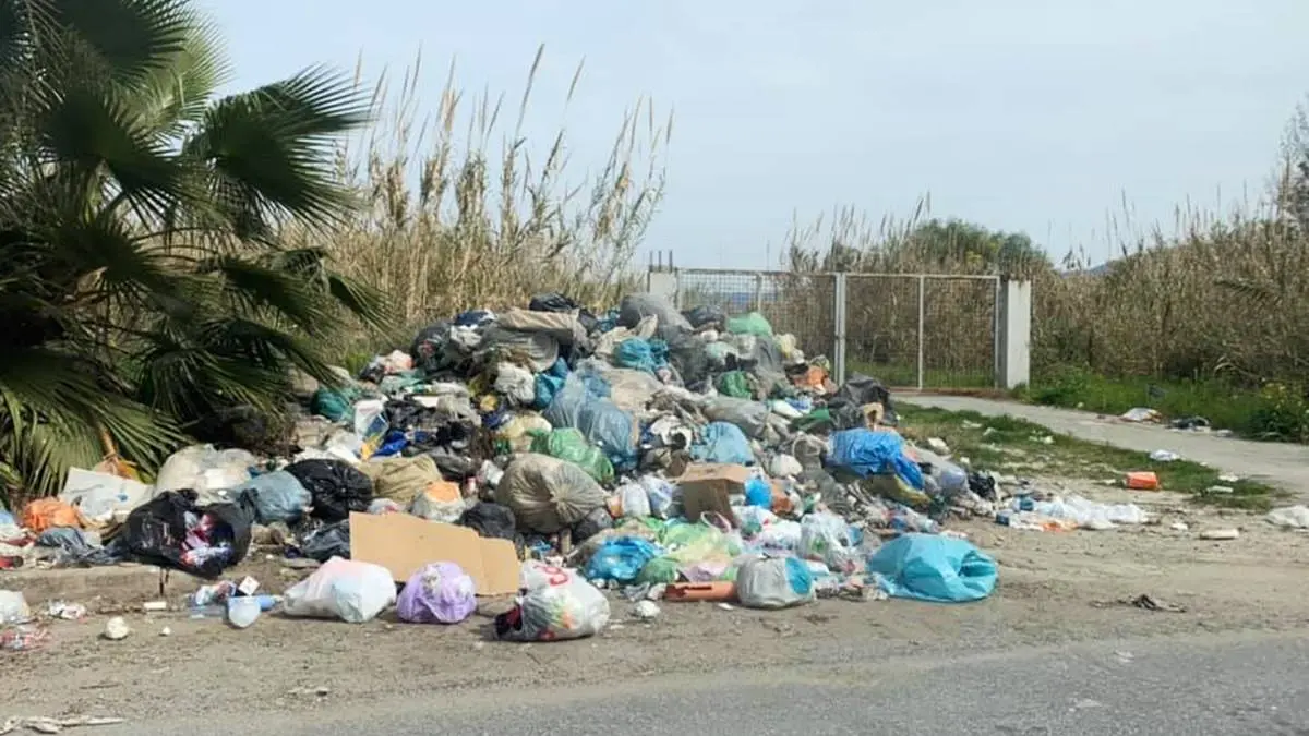 Rifiuti nelle aree industriali di Vibo, il Corap: «È il Comune a doverli rimuovere»