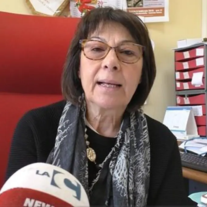 Vibo, danneggiata la vetrata della sede Cisl Vibo. Amalia Bruni: «Atto vile da condannare»