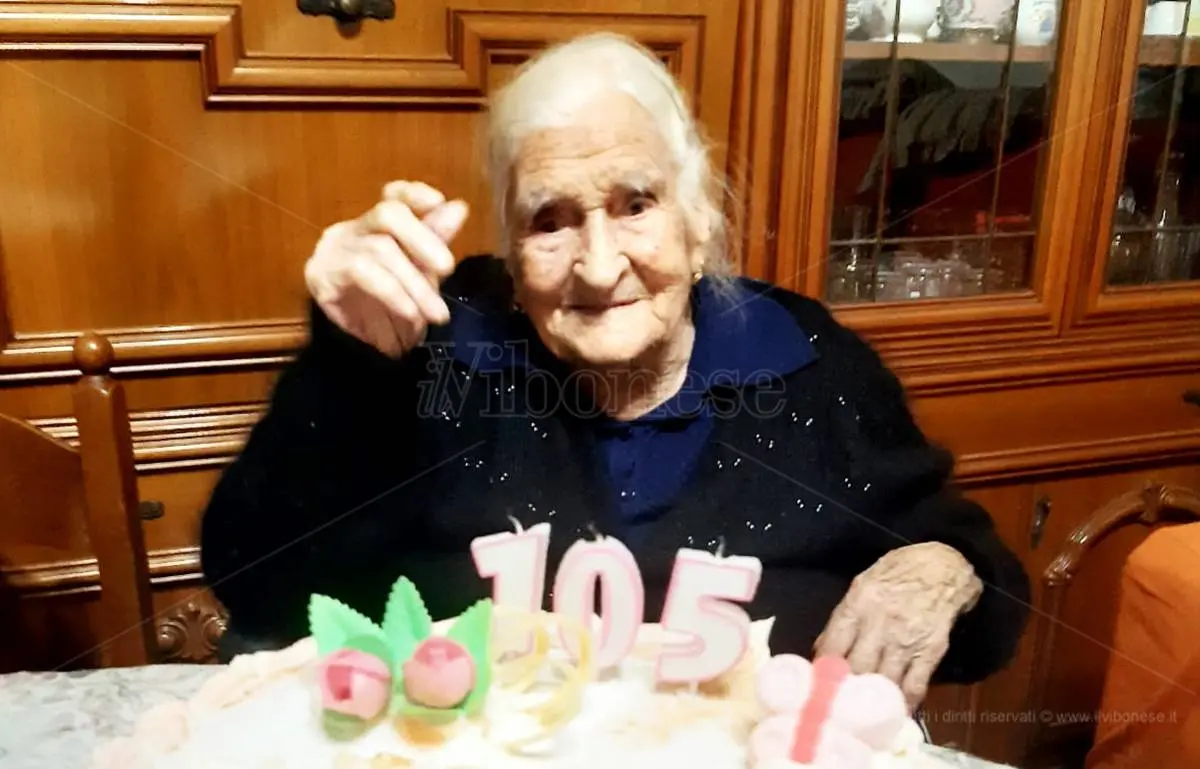 I 105 anni di nonna Angela, tra distanziamento e videochiamate vince l'amore per la vita