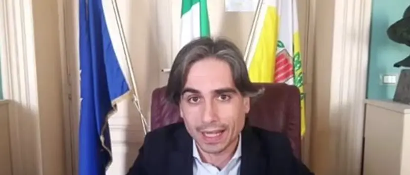 Vaccini dirottati a Reggio bloccati dai sindaci, Falcomatà: «Guerra tra poveri che danneggia tutti»