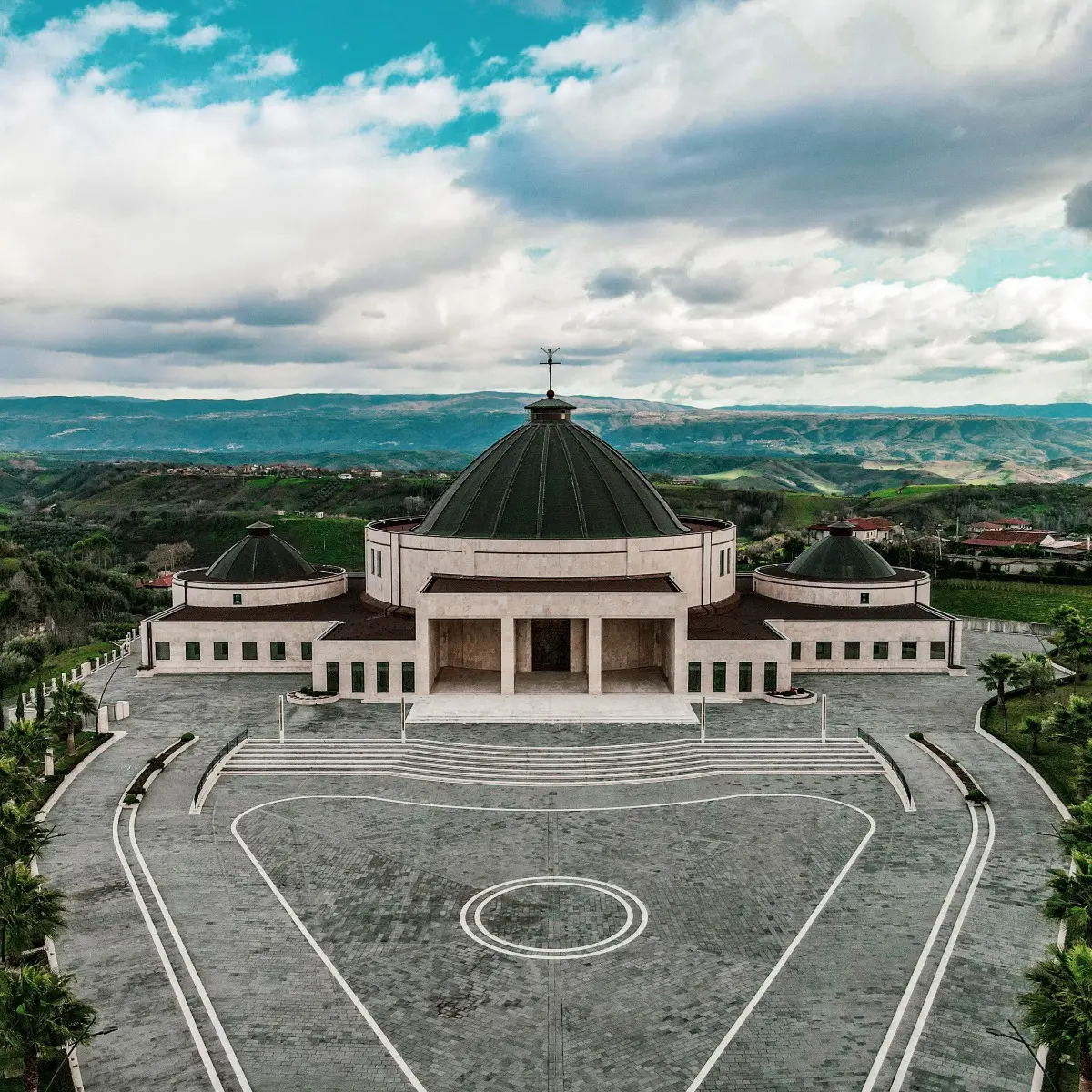 Mileto, ok alla convenzione per collegare l’A2 alla Villa della Gioia di Natuzza