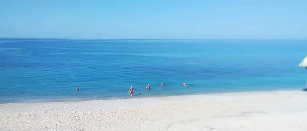 Nel Vibonese la primavera è in anticipo: 24 gradi e primi tuffi in mare