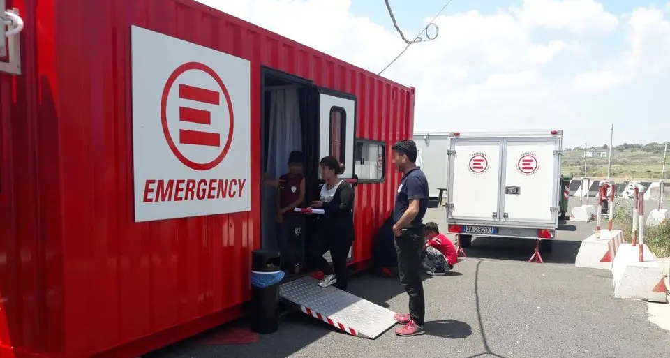A Catanzaro torna il negozio di Natale Emergency, idee regalo solidali per sostenere chi soffre nel mondo\n