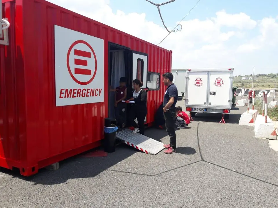 A Catanzaro torna il negozio di Natale Emergency, idee regalo solidali per sostenere chi soffre nel mondo\n