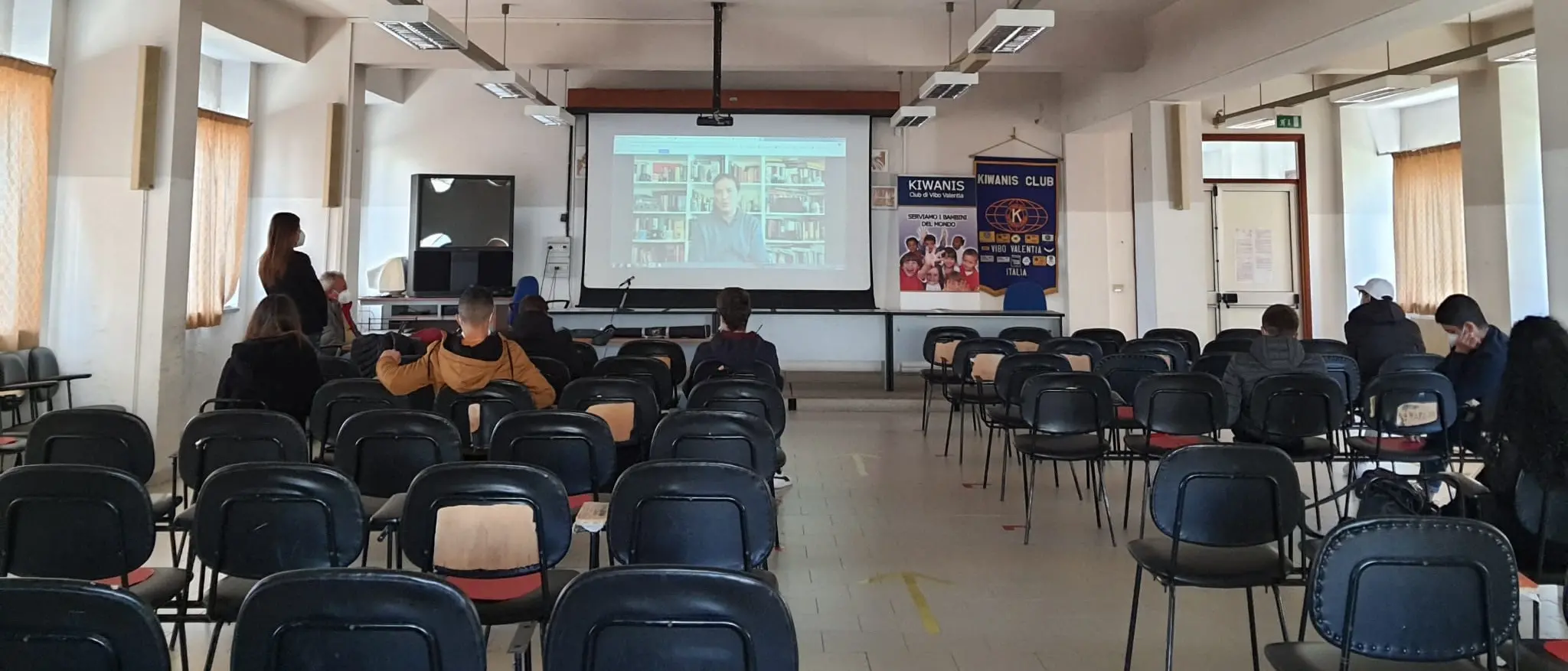 Internet e il suo uso consapevole, il Kiwanis incontra gli studenti di Vibo