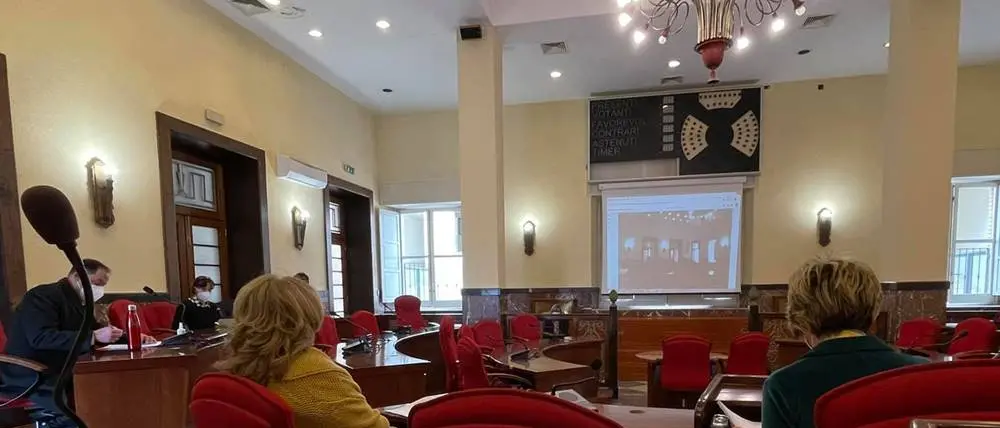 Vibo, short list per i servizi sociali: in Consiglio comunale scoppia la bagarre