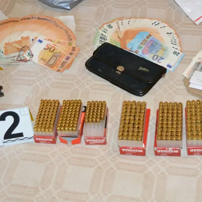 Pistola clandestina e munizioni in casa, arrestato 61enne di Rombiolo