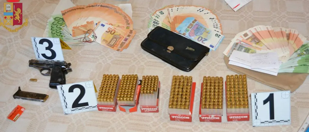 Pistola clandestina e munizioni in casa, arrestato 61enne di Rombiolo