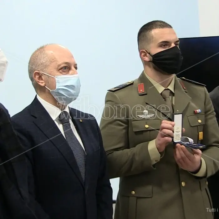 Giornata della memoria, medaglia d’onore al nipote di un deportato vibonese nei lager nazisti - Video