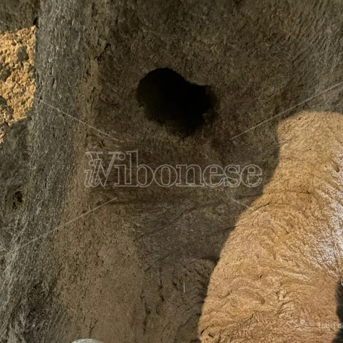 Chiesetta di Piedigrotta, crolla parte del soffitto: rinviata la riapertura - Video