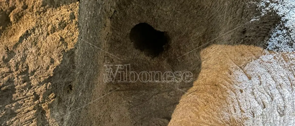 Chiesetta di Piedigrotta, crolla parte del soffitto: rinviata la riapertura - Video