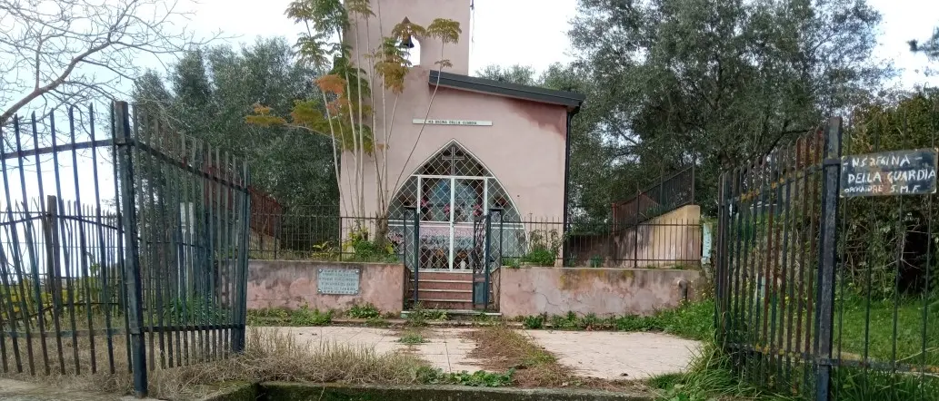 Mileto, i cinquestelle ripuliscono il tempietto della Madonna della Guardia