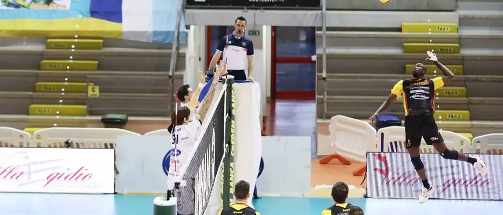 Tonno Callipo, disfatta a Cisterna: a rischio i quarti play off - Video