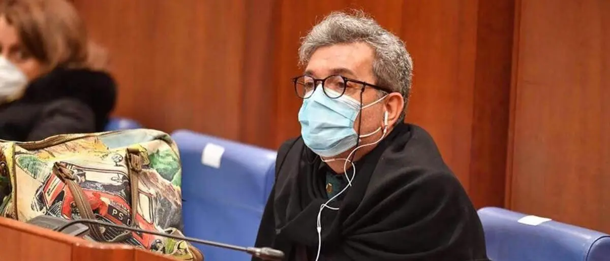 Scuole, Spirlì prepara la nuova ordinanza e prospetta la chiusura