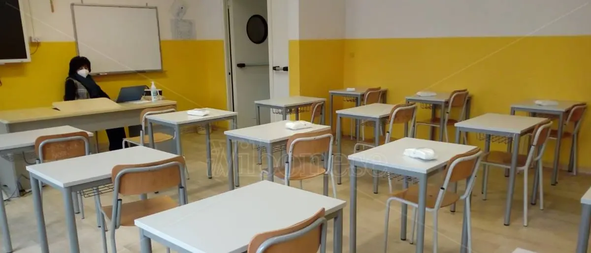 Covid e scuola, Spirlì: «Pronto a fermare la didattica in presenza»