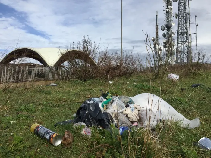 Vibo, micro-discariche all'ombra del Castello: giovani volontari contro l'inciviltà - Foto