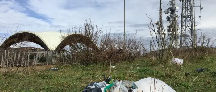 Vibo, micro-discariche all'ombra del Castello: giovani volontari contro l'inciviltà - Foto