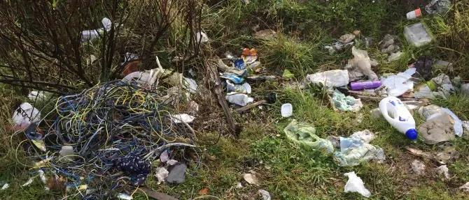 Rifiuti al Castello di Vibo, in campo l’associazione Plastic free