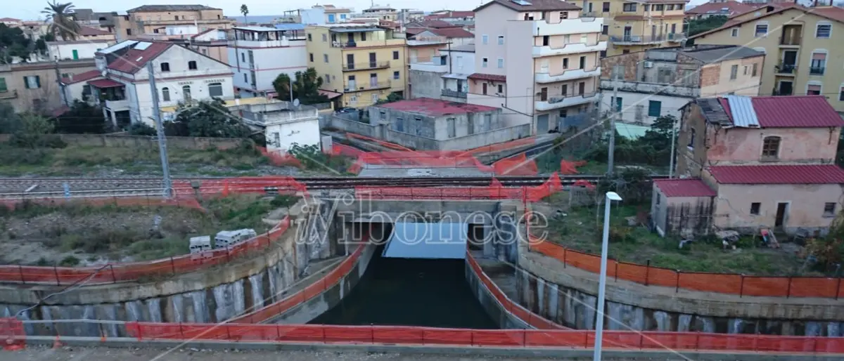 Vibo Marina e la maledizione del sottopasso: l’eterna incompiuta torna ad allagarsi
