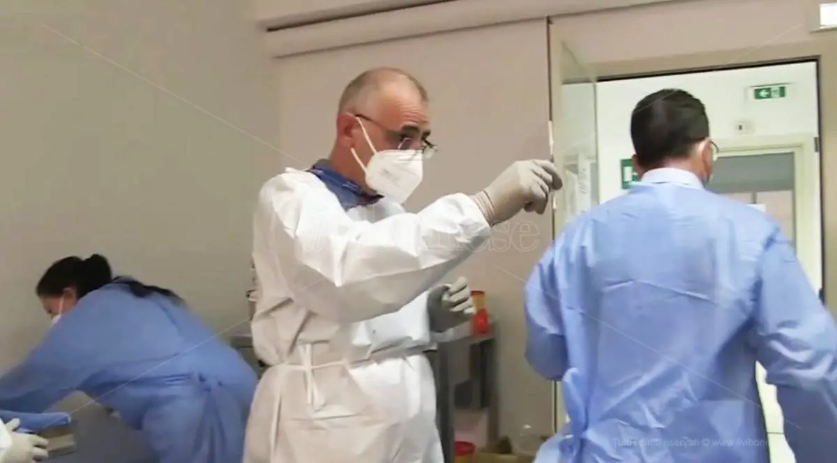 Vaccini e polemiche, Rodolico: «Anche i medici in pensione ne hanno diritto» - Video