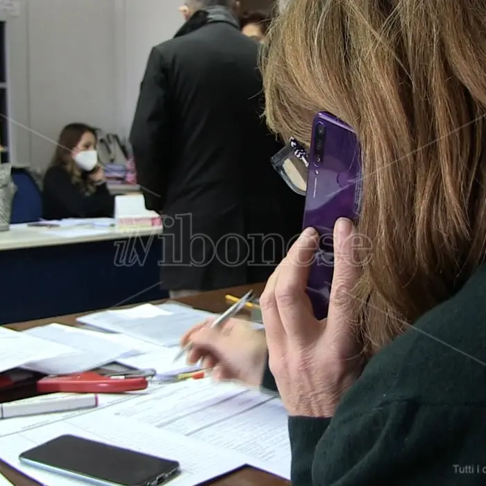 Alla ricerca dei potenziali contagiati, tra cenoni e “maialate”: ecco i detective anti-Covid di Vibo
