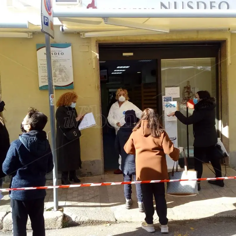 Rientro a scuola a Vibo, i “genitori responsabili”: «Lo screening non è risolutivo»