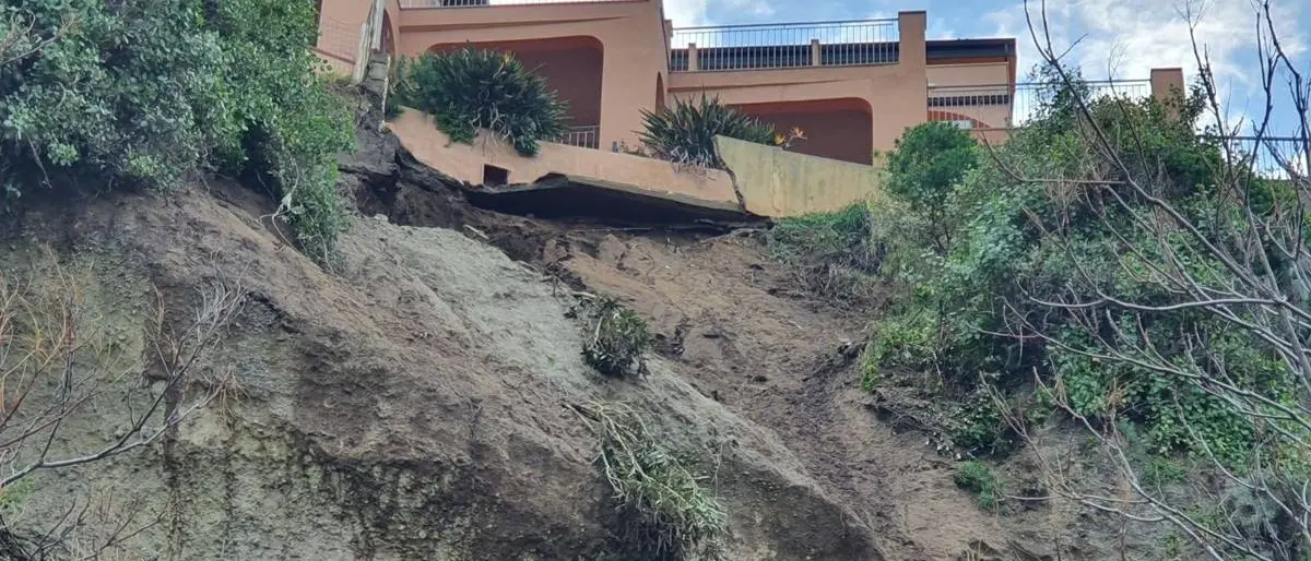 Frana la rupe di Tropea, chiuso il lungomare