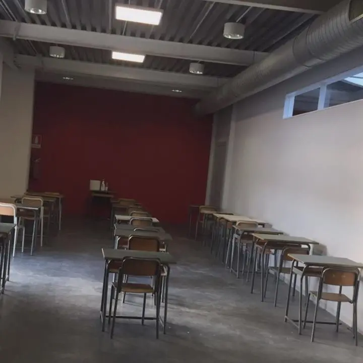 Spirlì fomenta i genitori sui social: «Segnalate le scuole con le finestre aperte». Ma la Regione che fa?