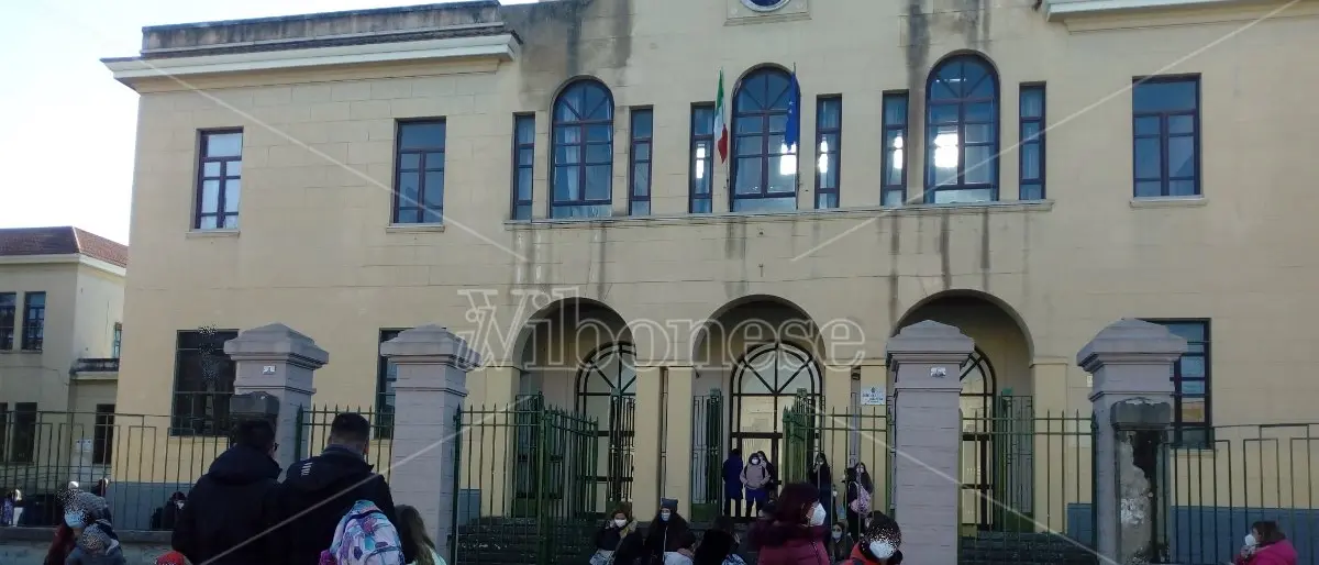 Muro scuola don Bosco a Vibo, Santoro (M5s): «Bene l'abbattimento, nessun pericolo per i bambini»