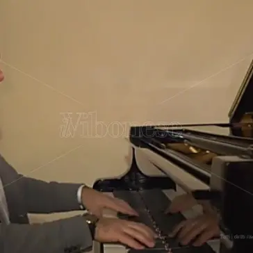 Capodanno, la musica del pianista vibonese Roberto Giordano su LaC Tv - Video