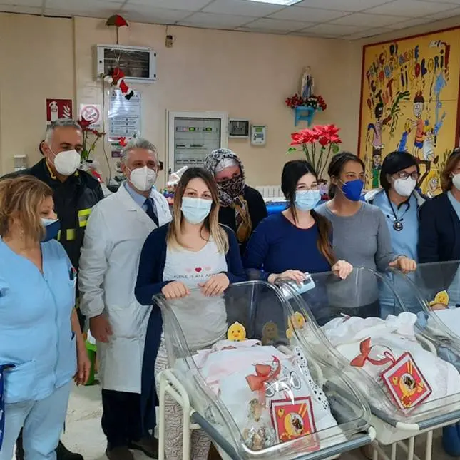 La Befana dei vigili del fuoco non dimentica la Pediatria di Vibo - Video