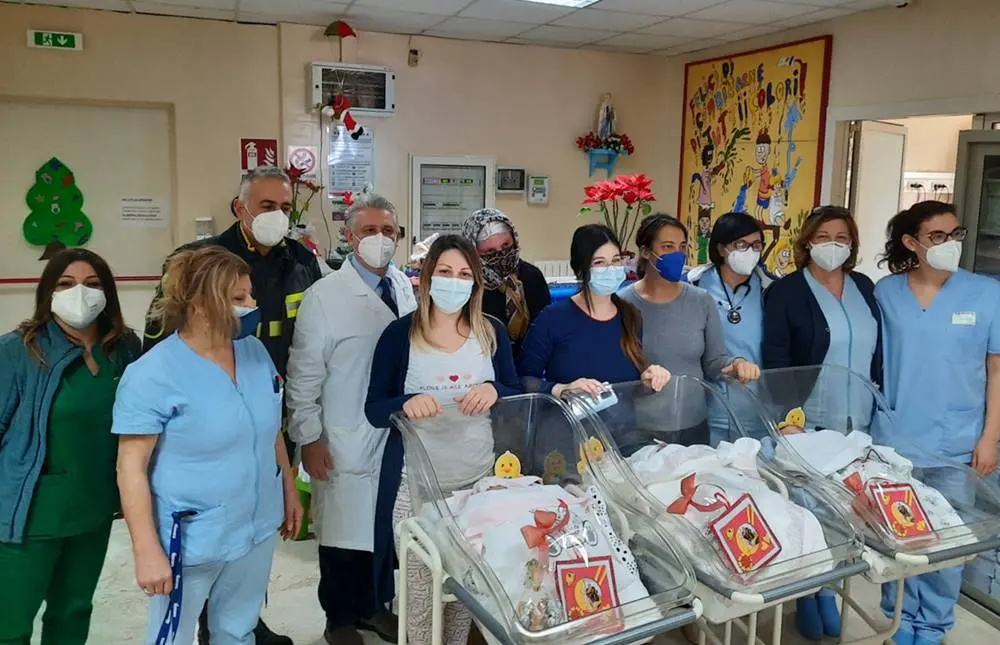 La Befana dei vigili del fuoco non dimentica la Pediatria di Vibo - Video