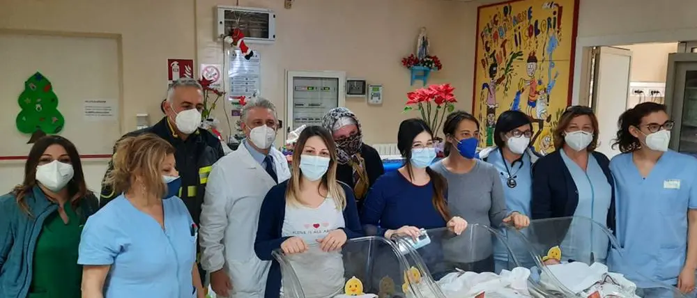 La Befana dei vigili del fuoco non dimentica la Pediatria di Vibo - Video